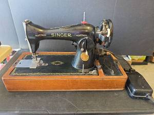lot 92 image: Antique Singer Manufacturing Co. Sewing Machine Model JC140244