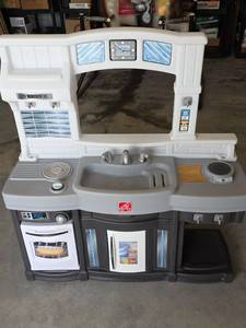 lot 96 image: Step2 Play Kitchen