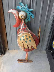 lot 97 image: Metal Rooster Garden Sculpture