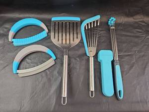 lot 212 image: Cooks Essentials Turquoise Kitchen Utensil Set