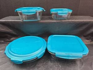lot 214 image: Lock & Lock Glass Food Storage Containers Set - Turquoise