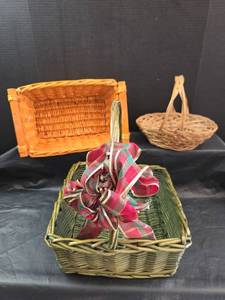lot 215 image: Decorative Wicker Baskets