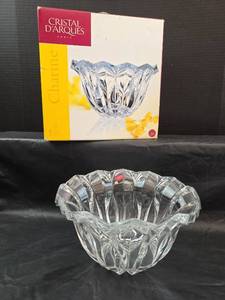 lot 237 image: Cristal DArques Chantilly Bowl 9.75 inch- New In Box