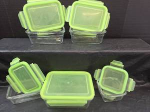 lot 275 image: Snapware Glasslock Food Storage Containers