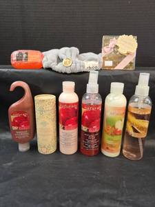 lot 278 image: Avon Bath and Body Collection