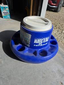 lot 284 image: Arctic Island Blue Floating Drink HolderCooler