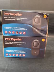 lot 289 image: Electronic Ultrasonic Pest Repeller Device 2ct.