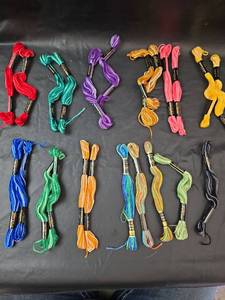 lot 300 image: 23 ct Embroidery Floss Collection - Mixed Colors