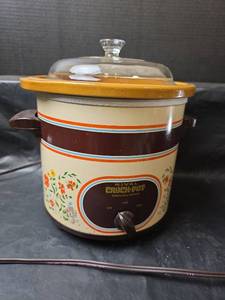lot 323 image: Rival Crock-Pot Model 31502 Slow Cooker with Floral Design