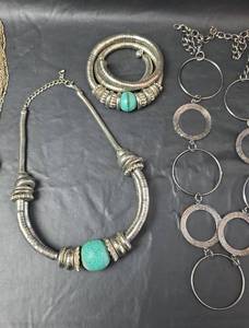 lot 353 image: Fashion Jewelry Pieces