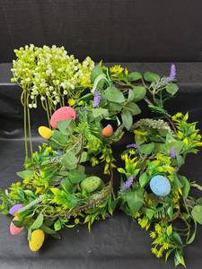 lot 356 image: Easter Spring Floral Garland with Eggs and Babys Breath