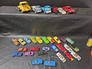 lot 391 image: Old Antique Miniature Cars- Hot Wheels, Matchbox, Tootsie and Lionel