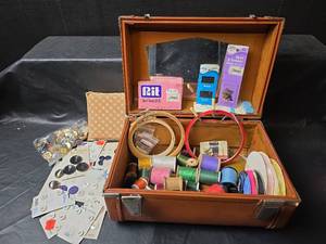 lot 419 image: Train Case Full of Sewing Notions