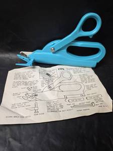 lot 420 image: Blue Electric Scissors with Manual