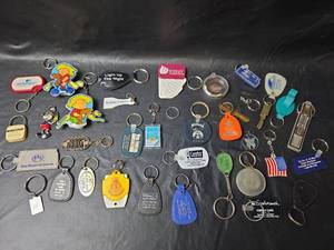 lot 422 image: Mixed Keychain Collection