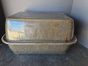 lot 449 image: Roasting Pan with Lid
