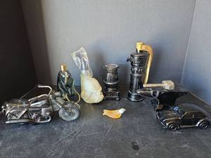 lot 451 image: Avon Collectible Bottles