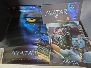 lot 452 image: Avatar Movie Lobby Cards and Promotional Photos Collection