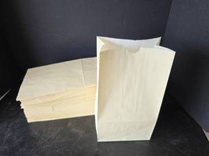 lot 476 image: 150ct Cream Colored Lunch or Gift Bags
