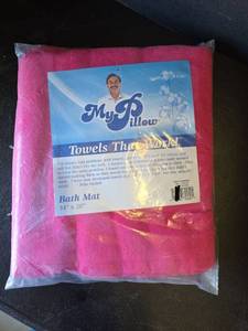 lot 487 image: My Pillow Towels, Pink Bathmat 34x20