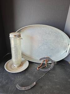 lot 491 image: Glass Bird Feeder, Horseshoe Dinner Bell and Metal Tray