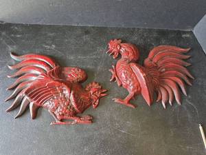 lot 503 image: Pair of 9in x 12in Hoda Cast Aluminum Fighting  Roosters