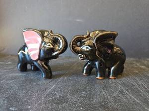 lot 539 image: Black Ceramic Elephant Figurines Made in Japan