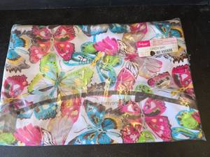 lot 549 image: Thirty-One Cinch Sac Flutter Butterfly Print - NEW