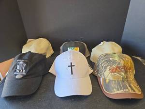 lot 557 image: Mixed Baseball Cap Collection - 6 Hats Various Styles