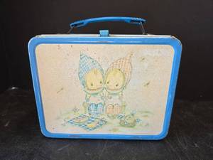 lot 572 image: Vintage Metal Thermos Childrens Lunch Box