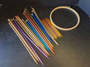 lot 590 image: Knitting Needles Set with Embroidery Hoop