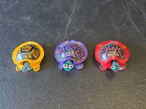 lot 598 image: Hand Painted Bobble Head Aboriginal Dot Art Turtle Figurines Set of 3