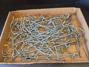 lot 613 image: Metal Pegboard Hooks