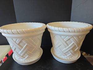 lot 616 image: White Plastic Decorative Planters with Rope Border Detail