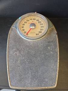 lot 625 image: Health o meter Personal Scale Analog Bathroom Scale 300 lb Capacity