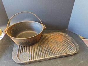lot 630 image: Cast Iron Dutch Oven and Griddle Pan Set