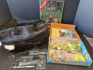 lot 633 image: Complete Fly Fishing Tying Kit with Tools and Waist Belt