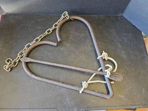 lot 637 image: Heart Shaped Metal Dinner Bell