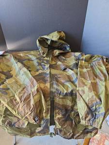 lot 638 image: Military Camouflage Windbreaker Jacket with Packable Storage Bag