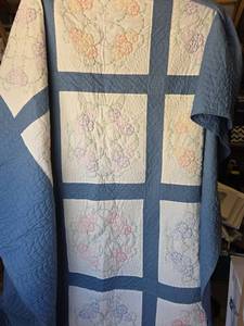lot 656 image: Hand Embroidered Floral Quilt with Blue Border