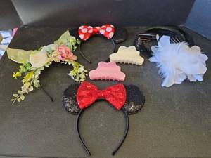 lot 669 image: Minnie Mouse Headbands, Hair Clips and Feather Headband