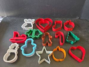 lot 709 image: Cookie Cutter Set - Metal and Plastic