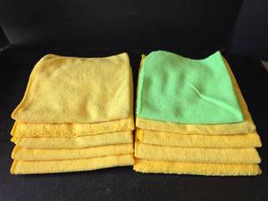 lot 713 image: 10 Kirkland Signature Microfiber Cleaning Cloths (most are new)