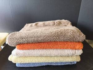 lot 727 image: Bath Towels