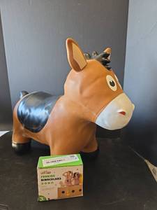 lot 731 image: Inflatable Horse Bouncer with Kids Binoculars