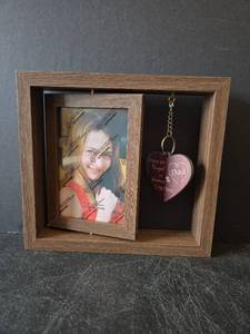 lot 739 image: Memorial Dad Shadow Box Picture Frame with Heart Keychain