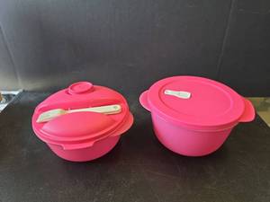 lot 750 image: Tupperware Bowls