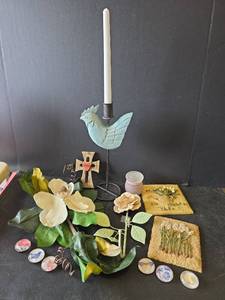 lot 770 image: Rooster Candle Holder and Floral Accessories