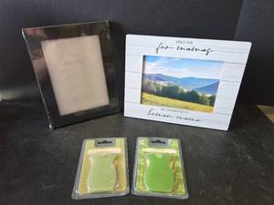 lot 781 image: Picture Frames and Scentsy Car Bars