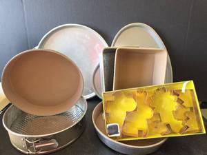 lot 793 image: Cake Pans and Animal Cookie Cutters